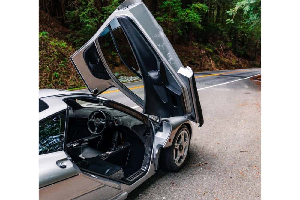 https://cdn.autogreeknews.gr/wp-content/uploads/2025/07/mclaren-f1-auction-10.jpg