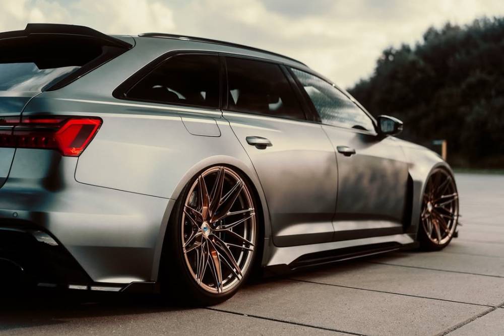 https://cdn.autogreeknews.gr/wp-content/uploads/2025/07/modded-audi-rs-6-avant-conquers-the-road-and-our-h-2.jpg