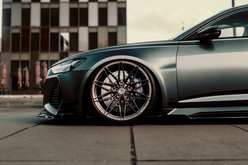 https://cdn.autogreeknews.gr/wp-content/uploads/2025/07/modded-audi-rs-6-avant-conquers-the-road-and-our-h-9.jpg