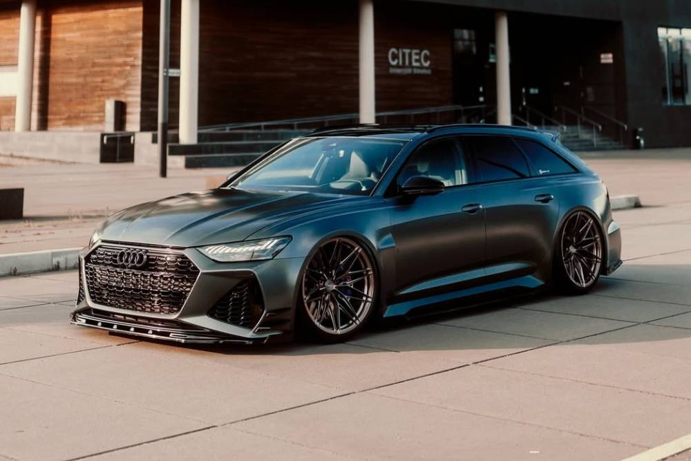 https://cdn.autogreeknews.gr/wp-content/uploads/2025/07/modded-audi-rs-6-avant-conquers-the-road-and-our-h.jpg