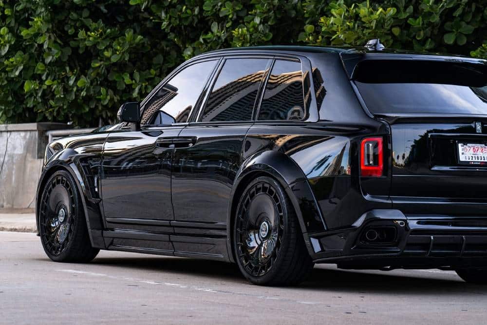 https://cdn.autogreeknews.gr/wp-content/uploads/2025/07/slammed-widebody-rolls-royce-cullinan-series-ii-bl-2.jpg