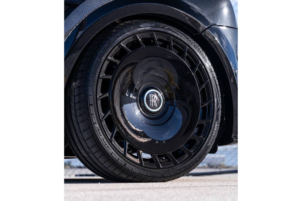 https://cdn.autogreeknews.gr/wp-content/uploads/2025/07/slammed-widebody-rolls-royce-cullinan-series-ii-bl-4.jpg