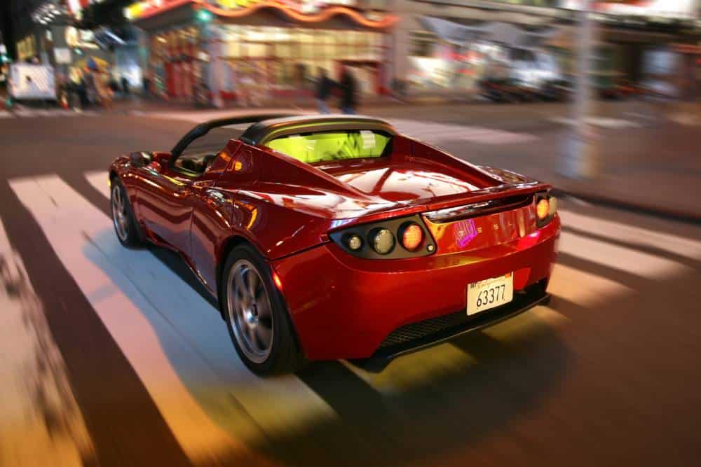 https://cdn.autogreeknews.gr/wp-content/uploads/2025/07/tesla_roadster_11.jpg