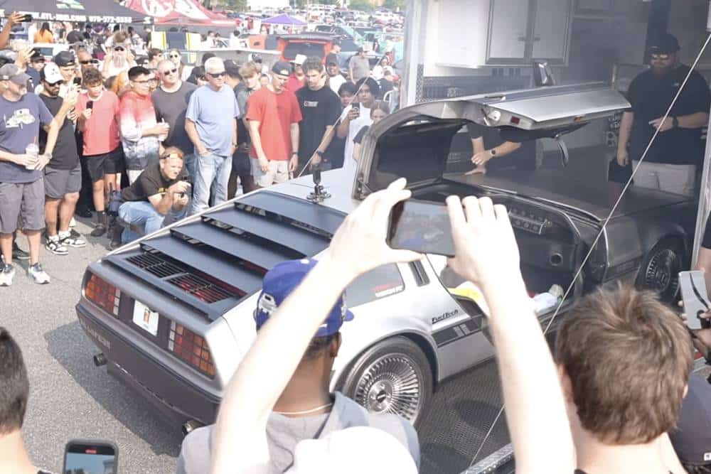 https://cdn.autogreeknews.gr/wp-content/uploads/2025/07/the-delorean-dmc-12-finally-gets-the-engine-it-des-4.jpg