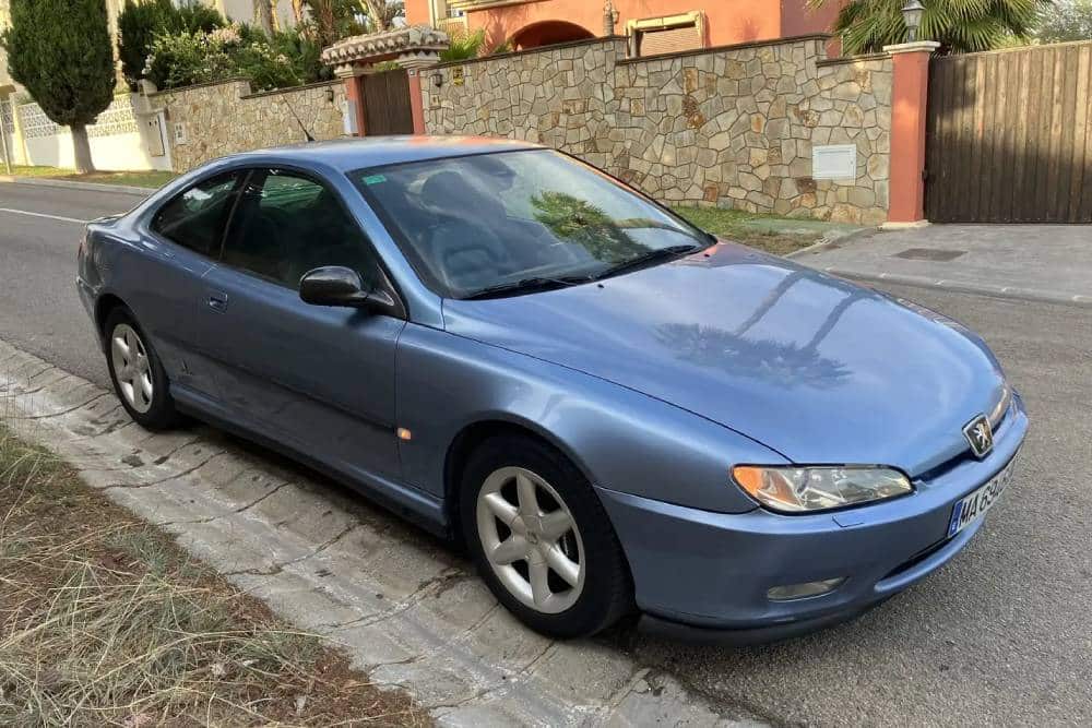 Φίνο Peugeot 406 Coupe χτυπάει την πόρτα του Μαρανέλο