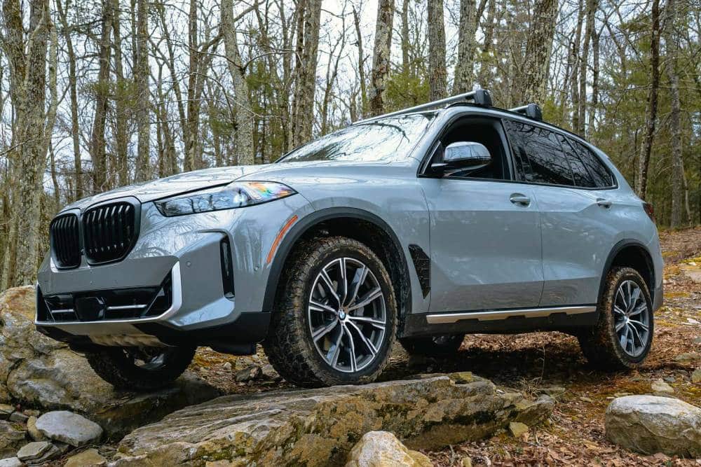 https://cdn.autogreeknews.gr/wp-content/uploads/2025/08/2025-bmw-x5-with-off-road-package-review-exterio-3.jpg