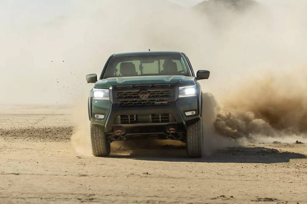 Ακόμα πιο σκληρό το απόλυτο pick up της Nissan (+video)