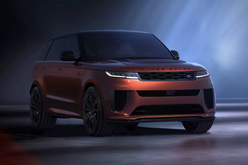 https://cdn.autogreeknews.gr/wp-content/uploads/2025/08/2026-Range-Rover-Sport-SV-Carbon-806-8-2048x1152-1.jpg