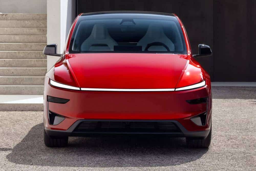 https://cdn.autogreeknews.gr/wp-content/uploads/2025/08/2026-Tesla-Model-Y-Performance-5-copy-2048x1152-1.jpg