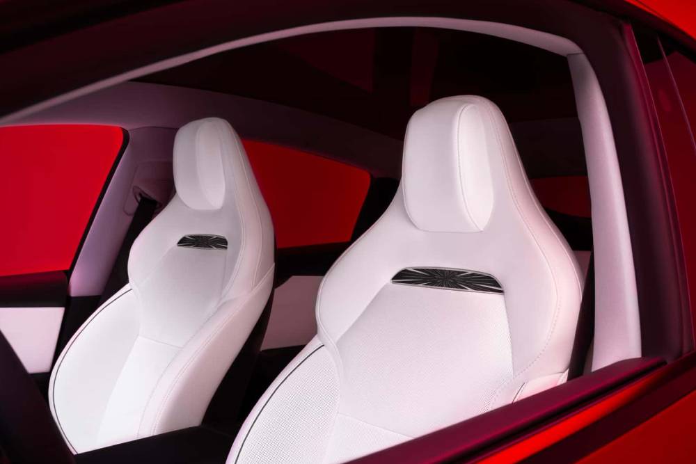 https://cdn.autogreeknews.gr/wp-content/uploads/2025/08/2026-tesla-model-y-performance-european-model.jpg