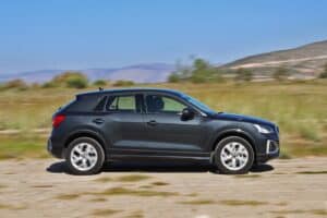 Audi-Q2-kinisi-side