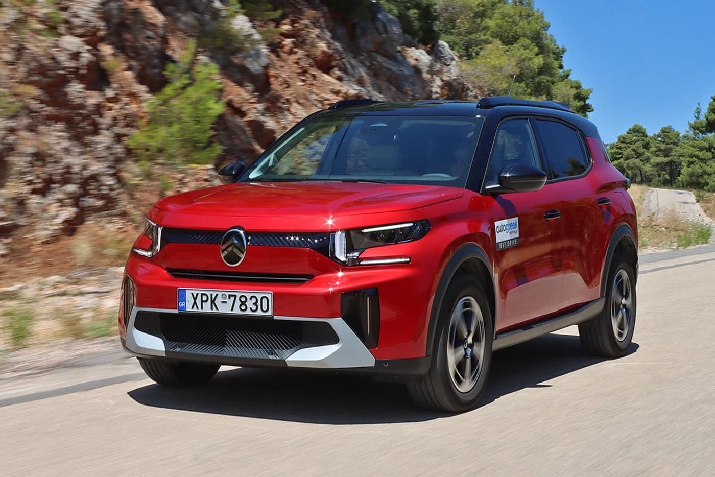 https://cdn.autogreeknews.gr/wp-content/uploads/2025/08/Citroen-C3-Aircross-1.2-Hybrid-145-45.jpg