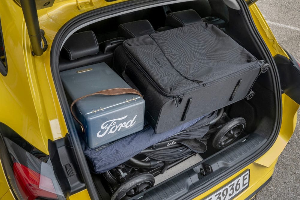 https://cdn.autogreeknews.gr/wp-content/uploads/2025/08/Ford-Puma-Gen-E-Luggage-3.jpg