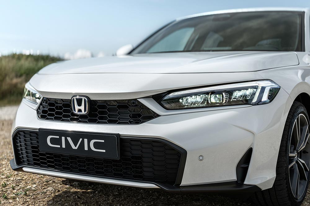https://cdn.autogreeknews.gr/wp-content/uploads/2025/08/Honda-Civic-2025-6.jpg