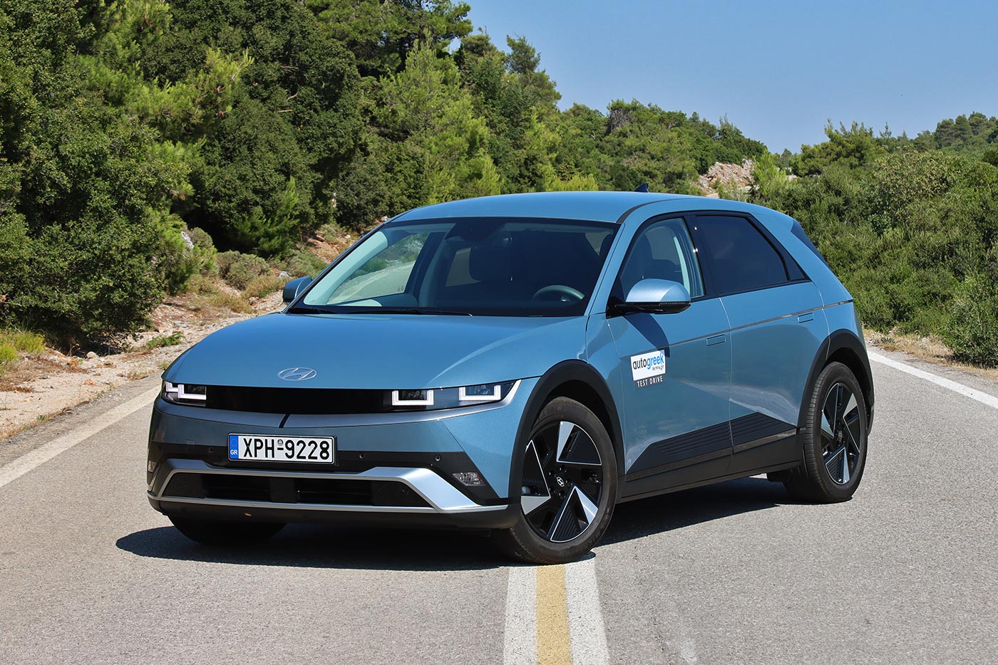 https://cdn.autogreeknews.gr/wp-content/uploads/2025/08/Hyundai-Ioniq-5-FL-static.jpg