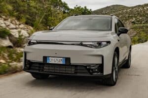 Σίφουνας το νέο Leapmotor C10 AWD 585 hp