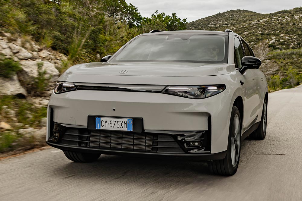 Σίφουνας το νέο Leapmotor C10 AWD 585 hp