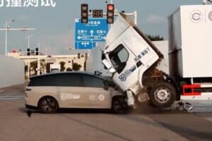 Li-Auto-i8-Crash-Test-Heavy-Truck