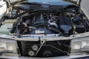 Mercedes_190_E_23-16_1985_Ayrton_Senna (10)