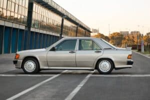 Mercedes_190_E_23-16_1985_Ayrton_Senna (15)