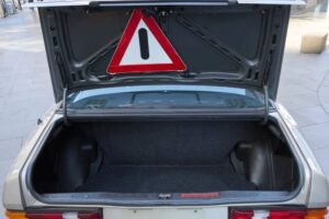 Mercedes_190_E_23-16_1985_Ayrton_Senna (3)