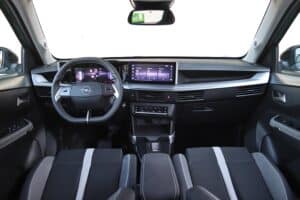 Opel Frontera 1.2 Hybrid 145 (16)