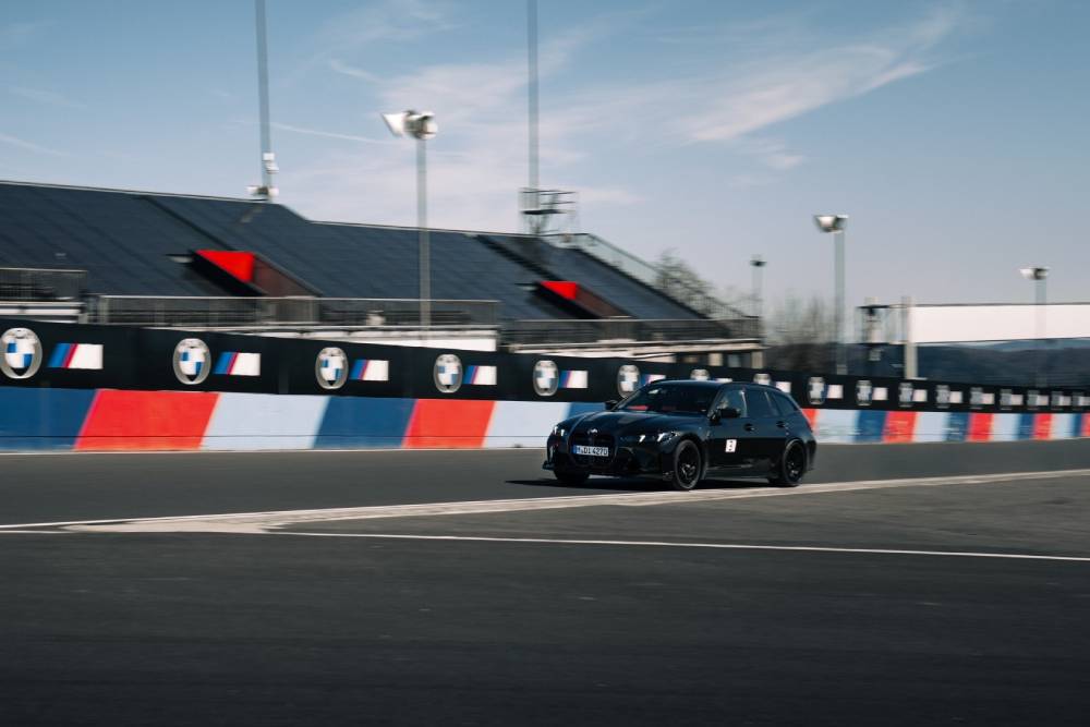 https://cdn.autogreeknews.gr/wp-content/uploads/2025/08/P90612801_lowRes_the-first-ever-bmw-m-1.jpg