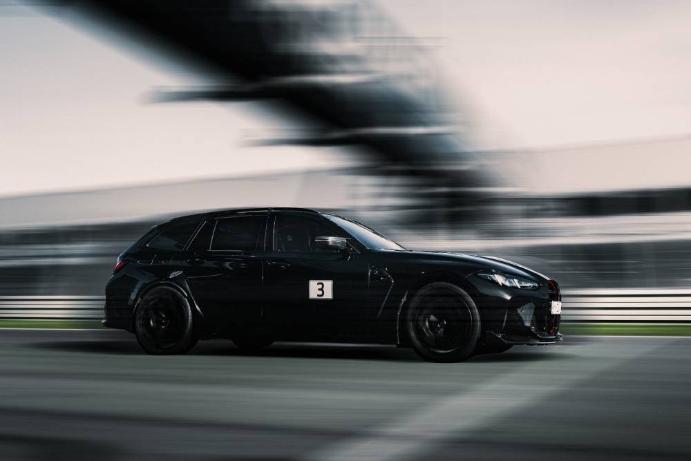 https://cdn.autogreeknews.gr/wp-content/uploads/2025/08/P90612804_lowRes_the-first-ever-bmw-m-1.jpg