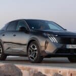 PEUGEOT-E-3008-ALLURE-Titan-Grau-(2)