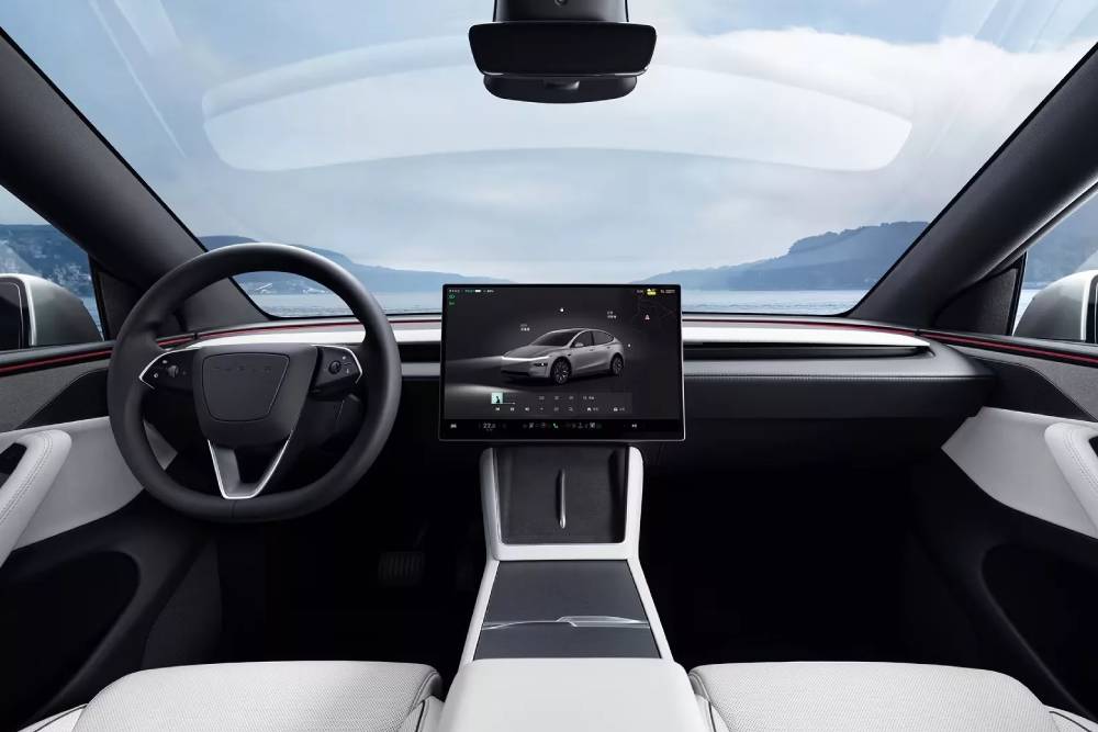 https://cdn.autogreeknews.gr/wp-content/uploads/2025/08/Tesla-Model-Y-L-819-2.jpg