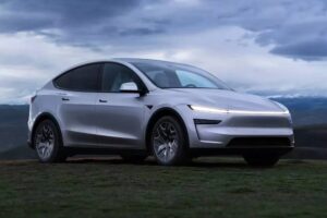 Tesla-Model-Y-L-819-21