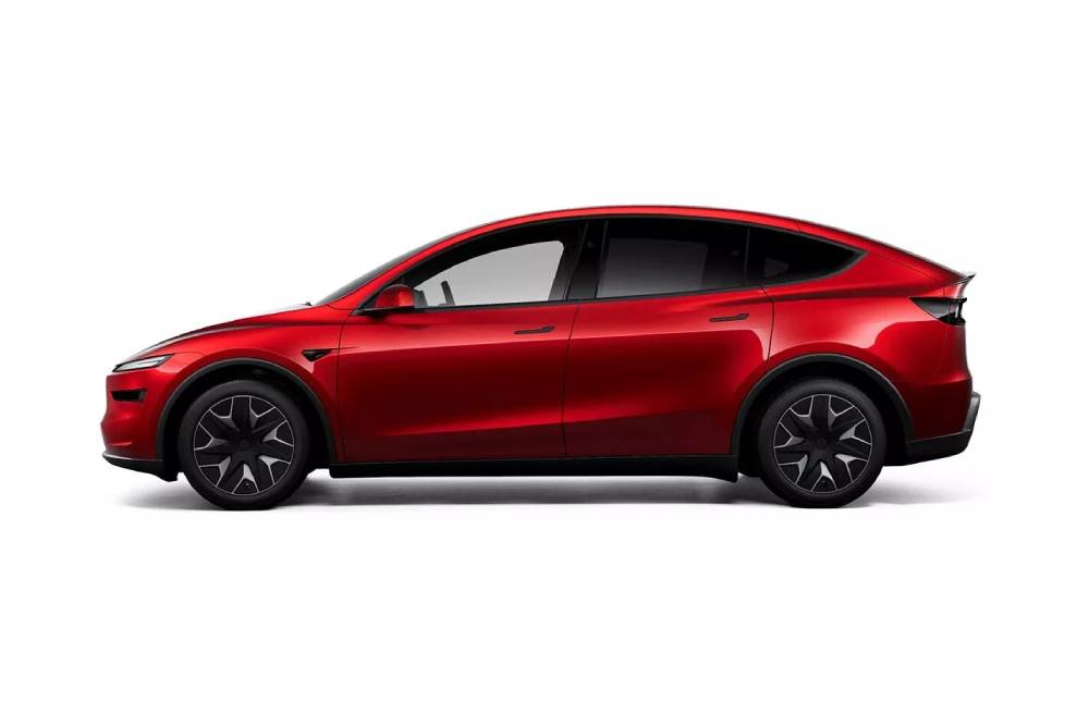 https://cdn.autogreeknews.gr/wp-content/uploads/2025/08/Tesla-Model-Y-L-819-25.jpg