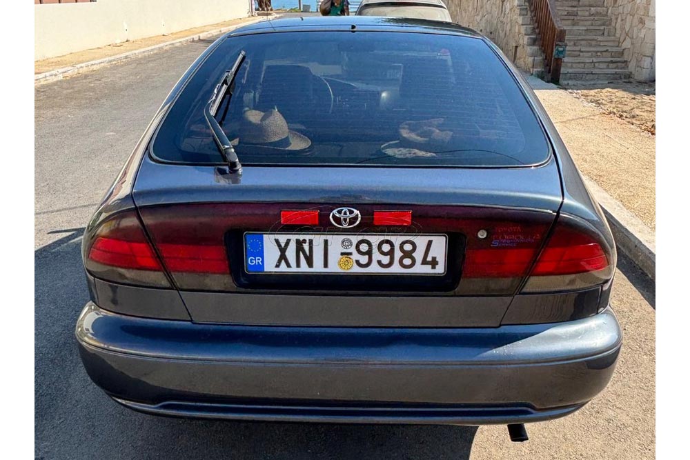 https://cdn.autogreeknews.gr/wp-content/uploads/2025/08/Toyota-Corolla-1994-1.jpg