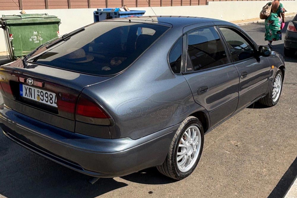 https://cdn.autogreeknews.gr/wp-content/uploads/2025/08/Toyota-Corolla-1994-3.jpg