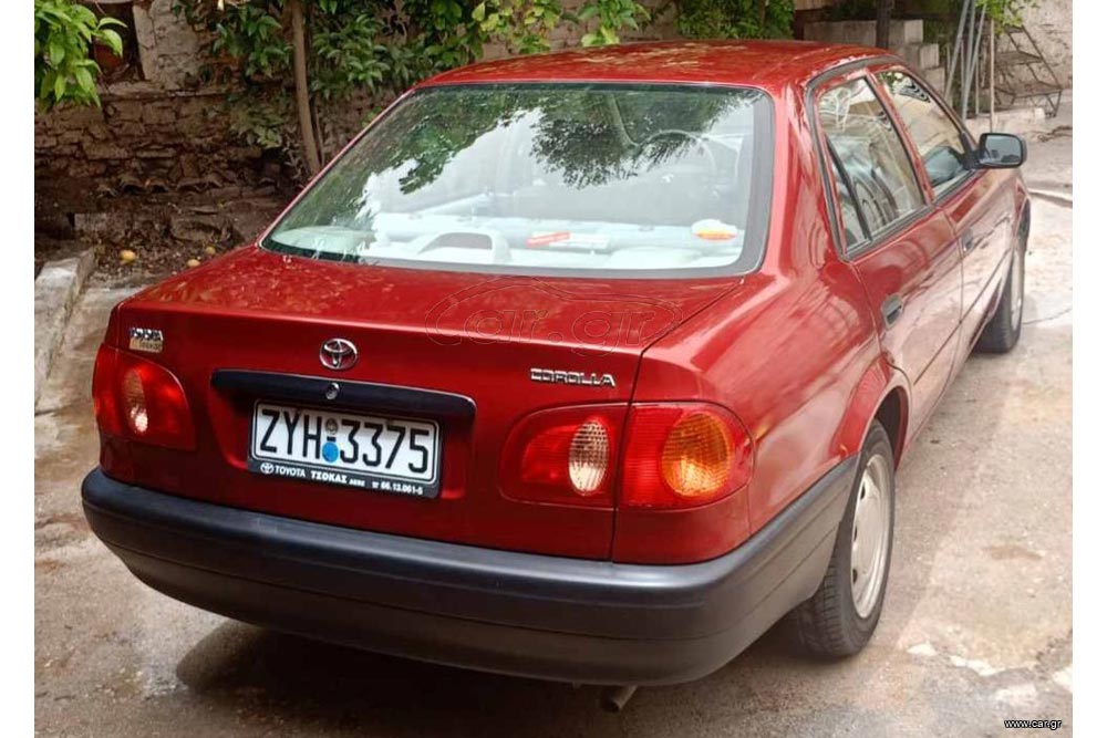https://cdn.autogreeknews.gr/wp-content/uploads/2025/08/Toyota-Corolla-2001-2.jpg