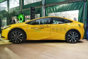Toyota-Prius-PHEV-ethanol-prototype-(2)