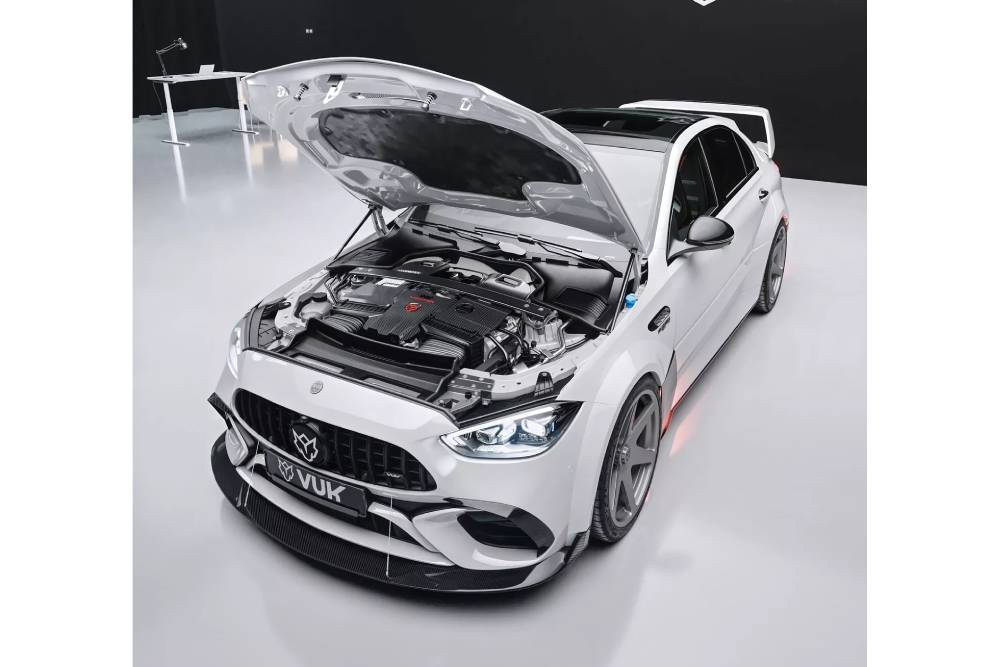https://cdn.autogreeknews.gr/wp-content/uploads/2025/08/Vuk-Mercedes-C-63-S-3.jpg