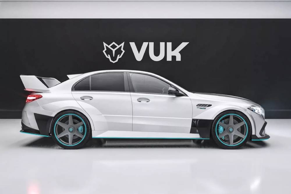 https://cdn.autogreeknews.gr/wp-content/uploads/2025/08/Vuk-Mercedes-C-63-S-9.jpg