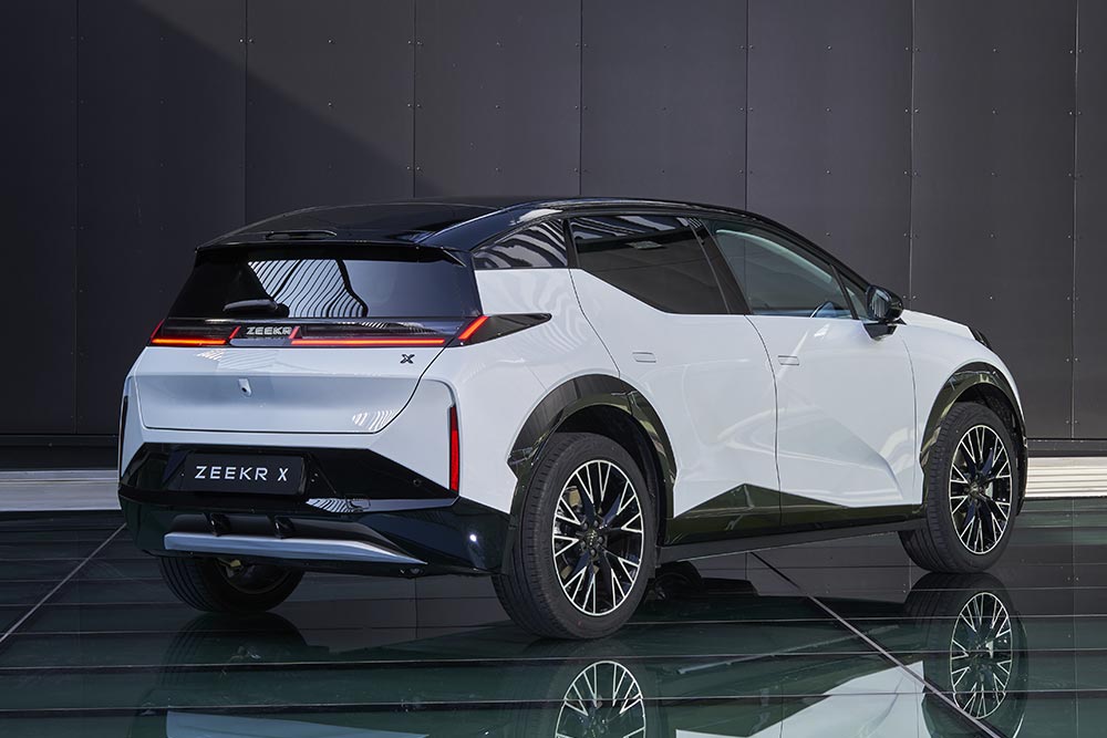 https://cdn.autogreeknews.gr/wp-content/uploads/2025/08/Zeekr-X_REAR_3_4_2425.jpg