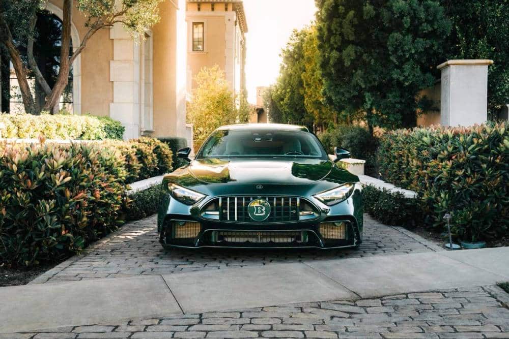https://cdn.autogreeknews.gr/wp-content/uploads/2025/08/brabus-rocket-gts-mean-green.jpg