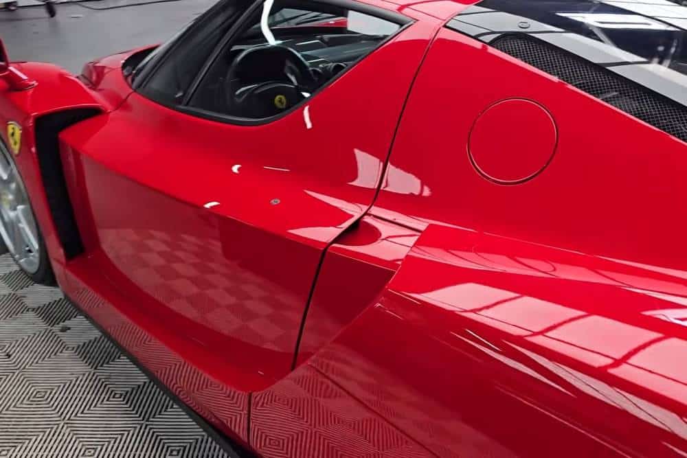 https://cdn.autogreeknews.gr/wp-content/uploads/2025/08/buffing-4m-1000-mile-ferrari-enzo-was-already-awes-2.jpg
