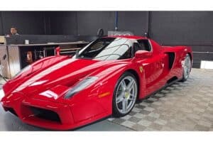 Παγοβολή σε Ferrari Enzo την ξανακάνει κούκλα (+video)
