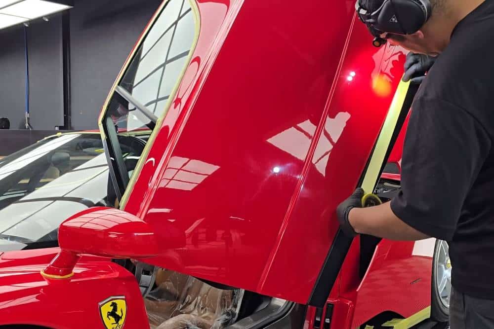 https://cdn.autogreeknews.gr/wp-content/uploads/2025/08/buffing-4m-1000-mile-ferrari-enzo-was-already-awes-8.jpg