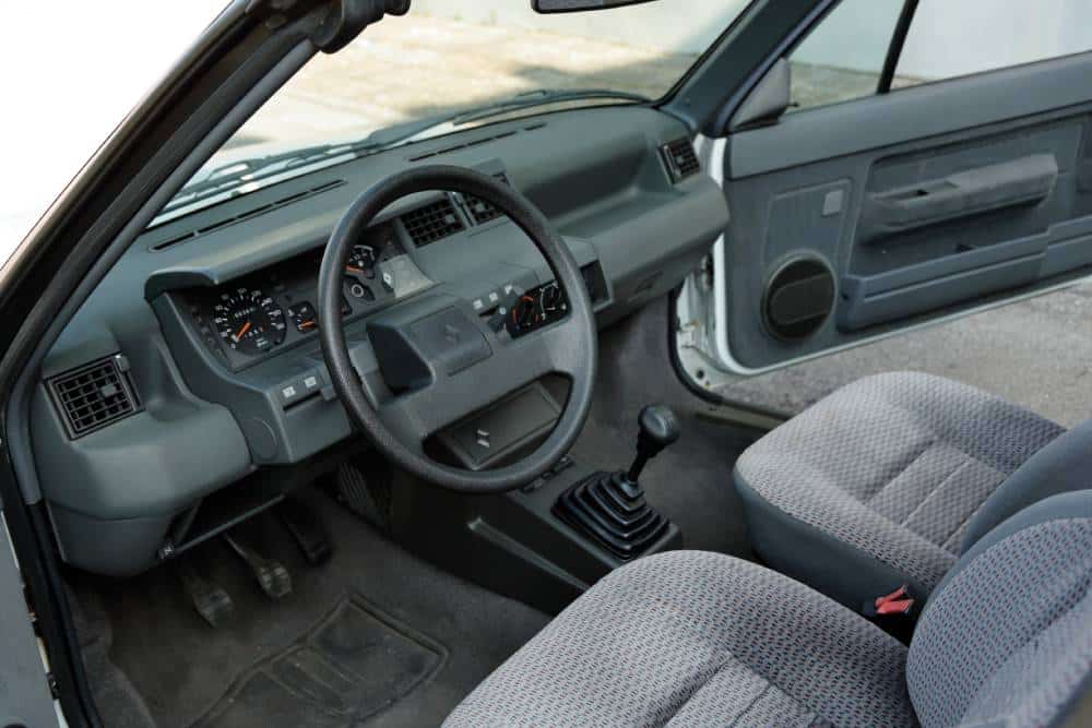 https://cdn.autogreeknews.gr/wp-content/uploads/2025/08/ebs_renault_5_gtr_cabriolet_26.jpg