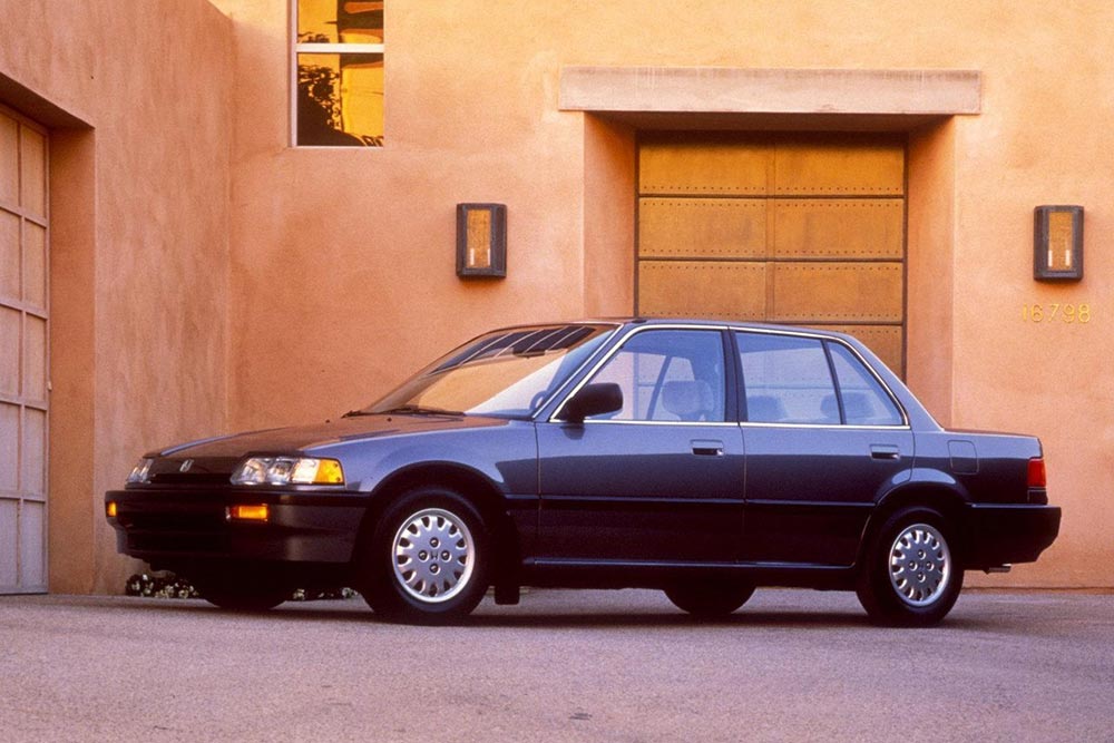 https://cdn.autogreeknews.gr/wp-content/uploads/2025/08/honda_civic_1988-2.jpg