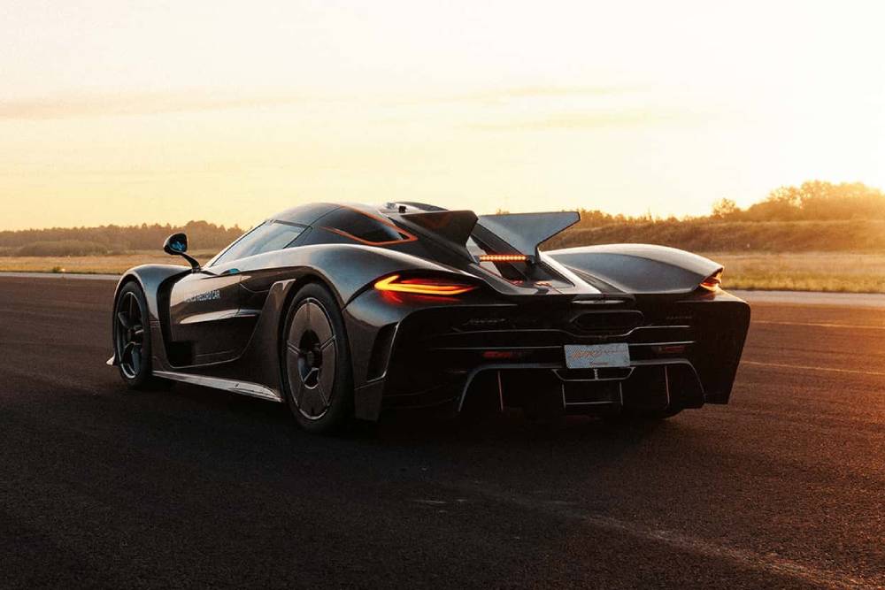 https://cdn.autogreeknews.gr/wp-content/uploads/2025/08/koenigsegg-jesko-absolut-0-249-0-record-run-2025.jpg