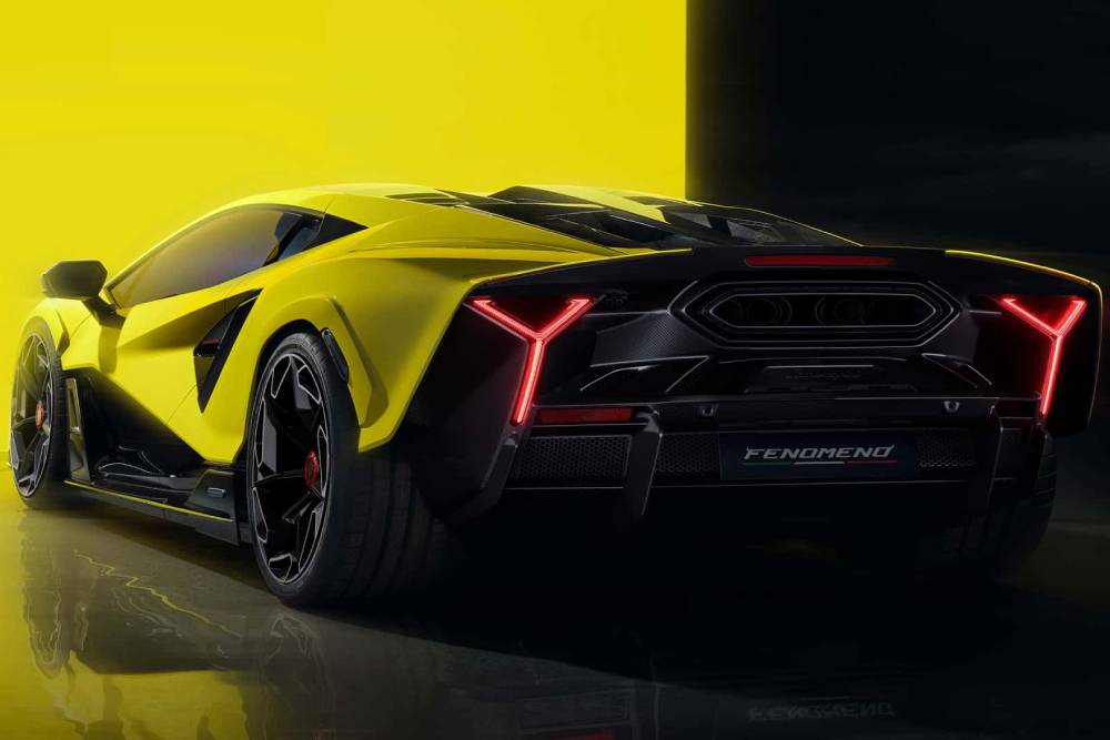 https://cdn.autogreeknews.gr/wp-content/uploads/2025/08/lamborghini-fenomeno-2.jpg