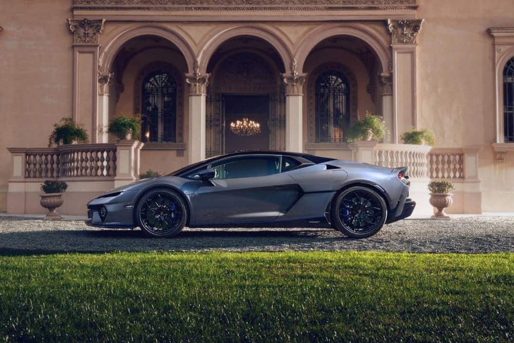 https://cdn.autogreeknews.gr/wp-content/uploads/2025/08/lamborghini-temerario-ad-personam-makes-everyone-d-1.jpg