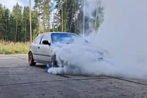 man-buys-old-honda-civic-and-it-s-pure-rust-bucket (2)