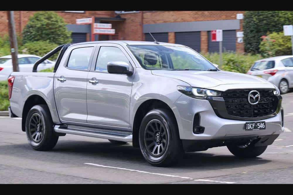 https://cdn.autogreeknews.gr/wp-content/uploads/2025/08/mazda-bt-50-no-ev-04.jpg